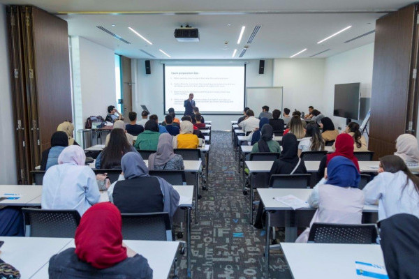 مركز النجاح الطلابي في جامعة عجمان يعزز مهارات الطلبة