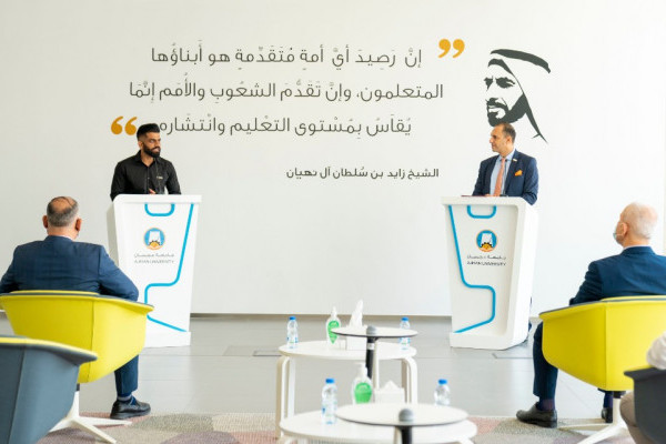 جامعة عجمان تكرم المؤثر التكنولوجي الشهير غوراف تشودري لمساهمته في مجال التكنولوجيا