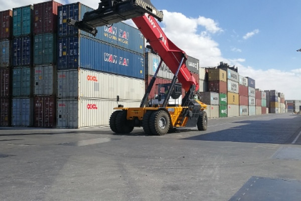 Law Students Experience Cargo and Customs First Hand