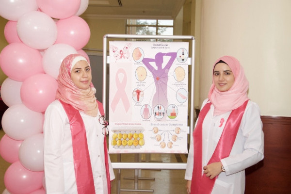 حملة وردية في الجامعة للتوعية بسرطان الثدي