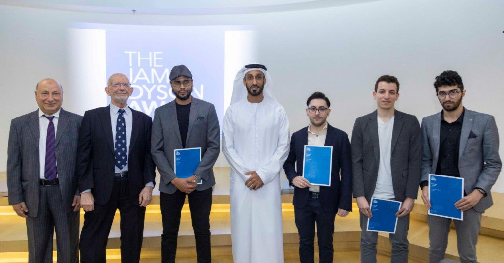 فريق جامعة عجمان يحصد المركز الأول في جائزة 