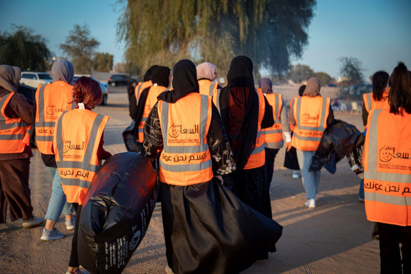 Ajman University Students Volunteer in “Clean the Land” Campaign