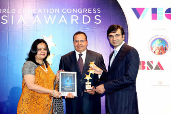 كلية إدارة أعمال عجمان أفضل مؤسسة أكاديمية في الإدارة