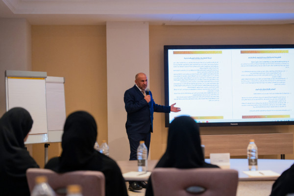 وفد طلابي من كلية القانون في زيارة علمية إلى دائرة الموارد البشرية بعجمان