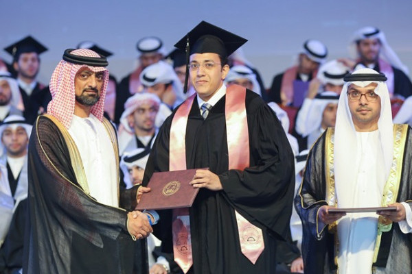 حاكم عجمان يشهد حفل تخريج الدفعة الـ 24 من جامعة عجمان تحت شعار 