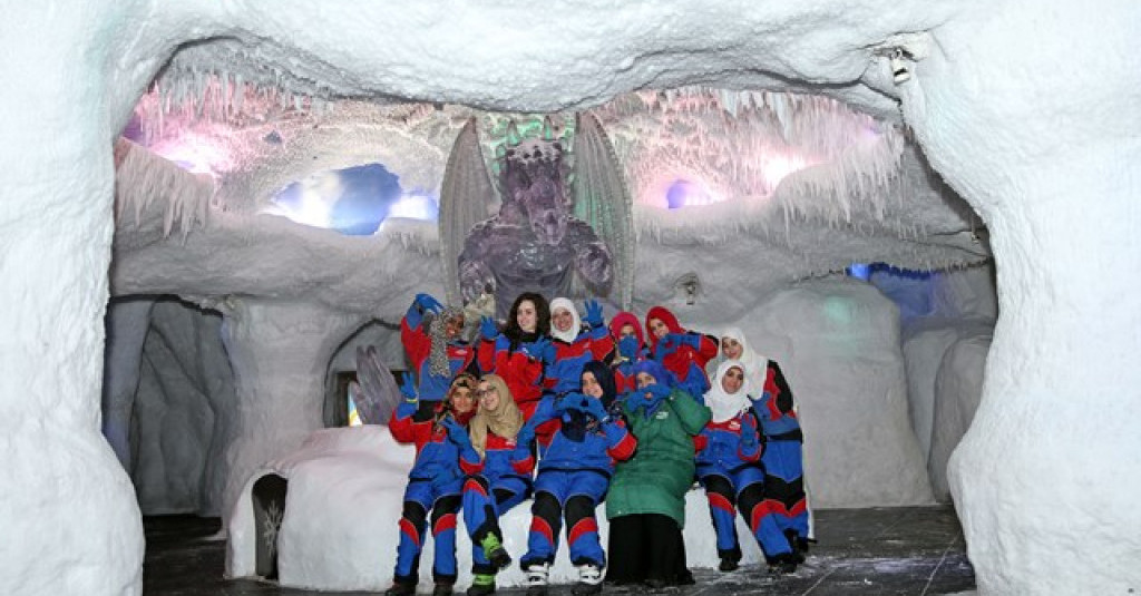 يوم ترفيهي للطالبات في سكي دبي