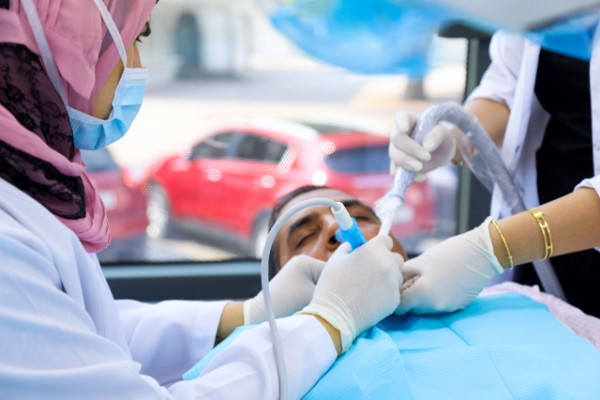 AU Mobile Dental Clinic Offers Services Across the Emirates
