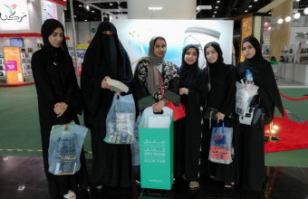 طالبات الجامعة يزرن معرض أبوظبي الدولي للكتاب