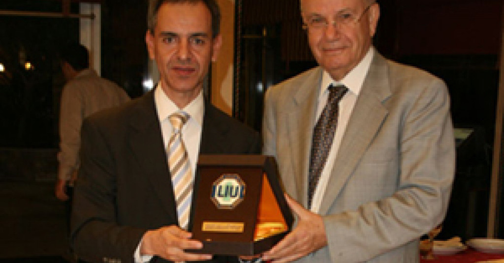 جامعة عجمان تشارك في اجتماع لجنة معايير الاعتماد الصيدلي في لبنان 