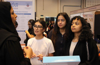 جامعة عجمان تستعرض برامجها في معرض نجاح