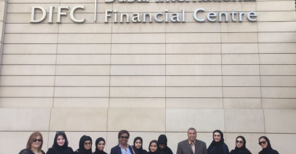 وفد من طالبات كلية القانون يزرن مركز دبي المالي العالمي