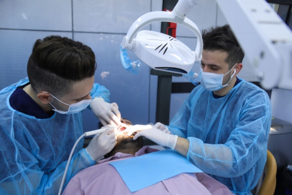 عيادة جامعة عجمان المتنقلة لطب الأسنان تقدم خدماتها في مختلف إمارات الدولة