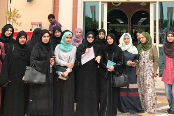 AU Students Visit KHDA
