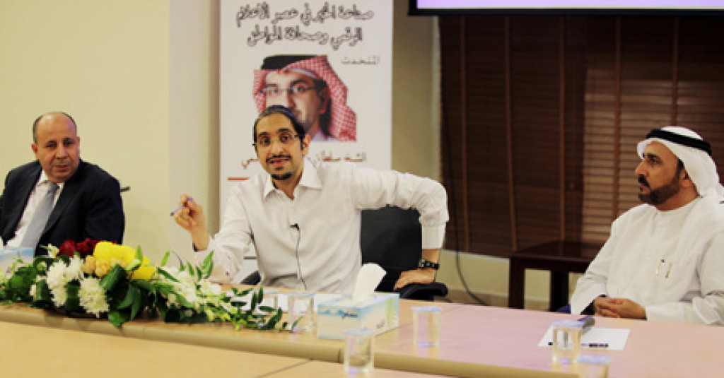 الشيخ سلطان بن سعود القاسمي يحاضر في ندوة بجامعة عجمان عن وسائل الإعلام الحديثة