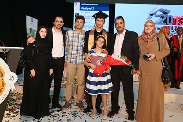 حاكم الفجيرة يشهد حفل تخريج دفعة 2013 في مقر جامعة عجمان بالفجيرة