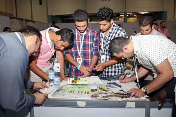 طلاب جامعة عجمان يزورون المعرض الدولي للأمن الوطني