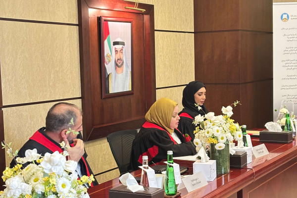 مناقشة أطروحة الماجستير للطالبة فاطمة أحمد سعيد في كلية القانون بجامعة عجمان