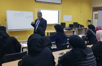 ورش تدريبية متخصصة لطلبة كلية التربية