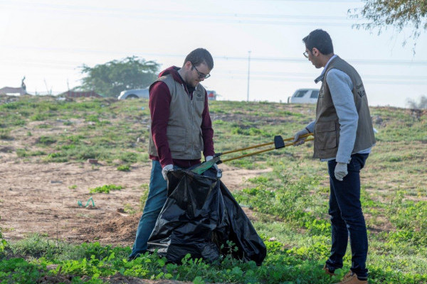 جامعة عجمان تطلق حملة لتنظيف البيئة