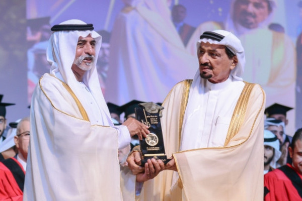 حاكم عجمان يشهد حفل تخريج الفوج الثاني من الدفعة 27 بجامعة عجمان تحت شعار 