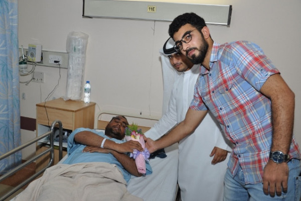 طلاب الجامعة في زيارة لمستشفى خليفة