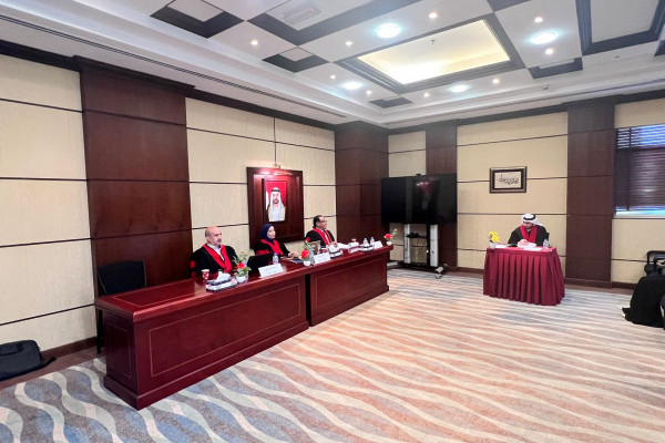 مناقشة أطروحة الماجستير في القانون الخاص للطالب راشد سيف الخاطري