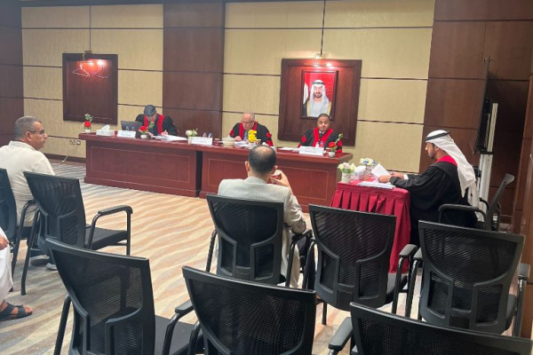 الطالب عمر الحفيتي يحصل على تقدير امتياز في رسالة الماجستير بتخصص القانون العام