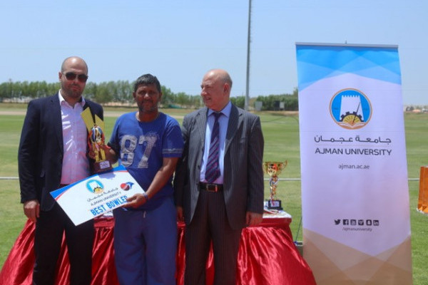 جامعة عجمان تنظم بطولة للكريكت بين المدارس