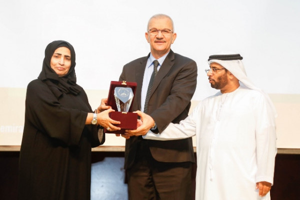 Red Crescent Holds an Awareness Lecture at AU