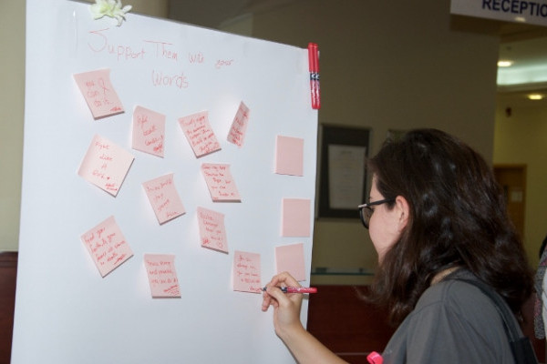 حملة وردية في الجامعة للتوعية بسرطان الثدي