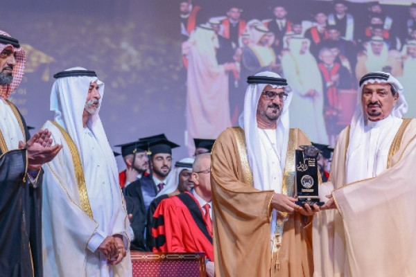 حاكم عجمان يشهد حفل تخريج الفوج الثاني من الدفعة 27 بجامعة عجمان تحت شعار 