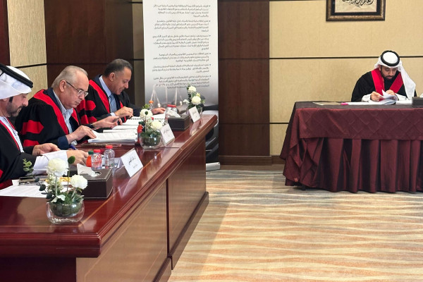 الطالب راشد خالد المنصوري يناقش أطروحة الماجستير بكلية القانون