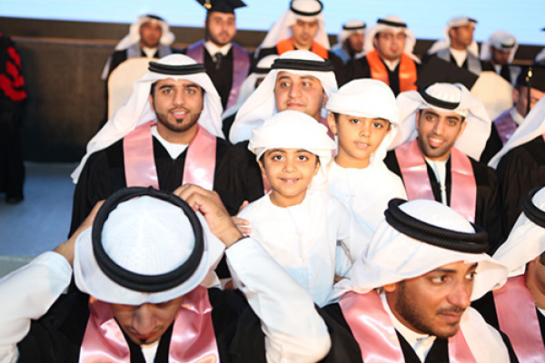 حاكم الفجيرة يشهد حفل تخريج دفعة 2013 في مقر جامعة عجمان بالفجيرة