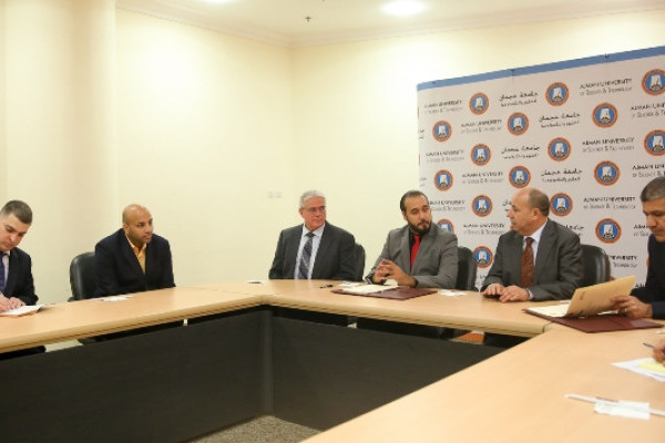 جامعة عجمان توقع اتفاقية تعاون مع مركز سكور للاختبارات