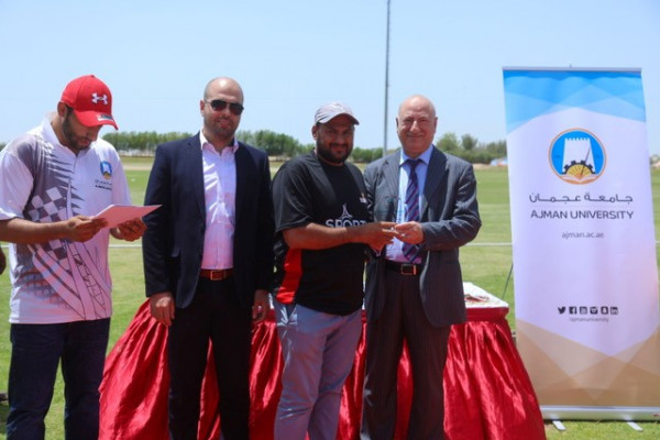 جامعة عجمان تنظم بطولة للكريكت بين المدارس