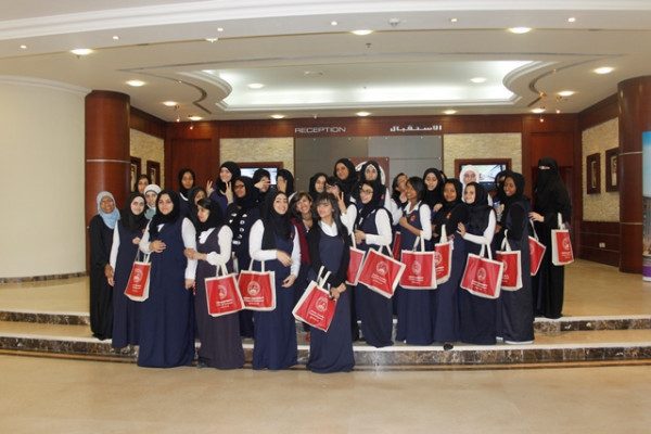 جامعة عجمان تستقبل طلاب وطالبات مدرسة عجمان الخاصة