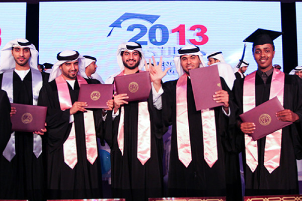 حاكم الفجيرة يشهد حفل تخريج دفعة 2013 في مقر جامعة عجمان بالفجيرة