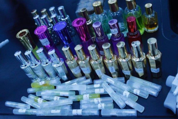 AU Students Learn How to Make Perfumes