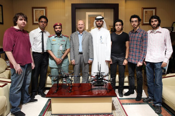 طلبة الهندسة في جامعة عجمان يطورون مشروع طائرة بلا طيار
