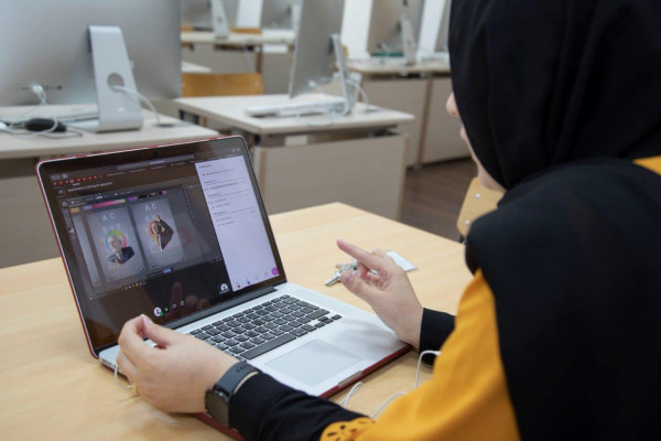 جامعة عجمان تفعّل نظامي التعلم والعمل عن بعد