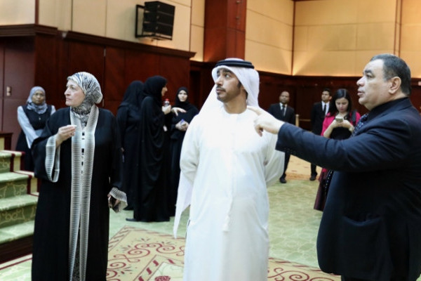 وفد من جامعة الإمارات يزور جامعة عجمان