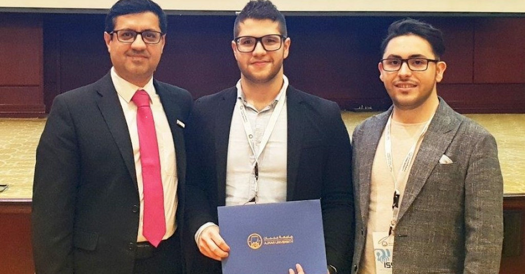 فريق من جامعة عجمان يحصد جائزة العرض التقديمي الممتاز في مؤتمر دولي