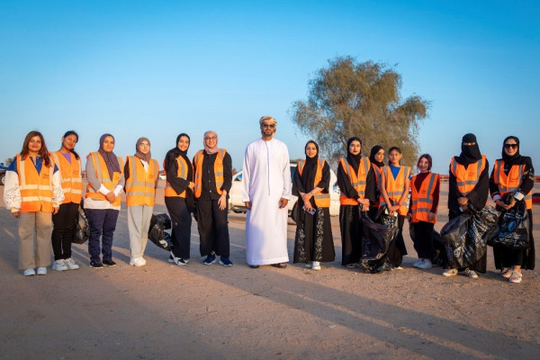 Ajman University female residents Volunteer in “Clean the Land” to support environmental sustainability. _5