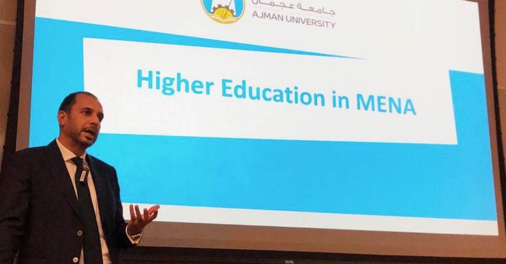 مدير جامعة عجمان يستعرض تجاربه حول 