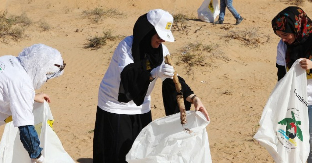 AUST Students Volunteer in Clean Up UAE Campaign
