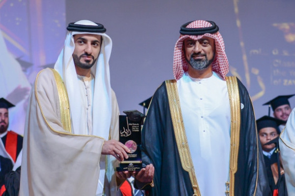 حاكم عجمان يشهد حفل تخريج الفوج الثاني من الدفعة 27 بجامعة عجمان تحت شعار 