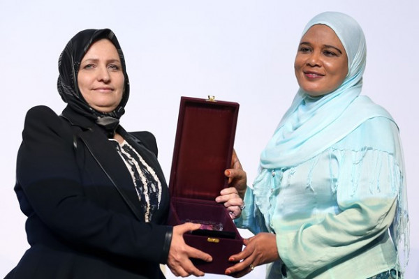 طالبات جامعة عجمان يحتفلن بيوم المرأة العالمي