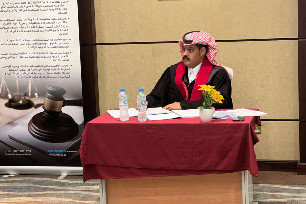 نجم العتيبي يناقش أطروحة الماجستير في كلية القانون بجامعة عجمان