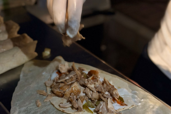 The Office of Students Housing Hosts the Shawarma Study Break Initiative _10