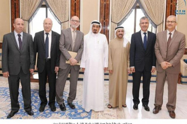 حاكم عجمان يكرم خريجي الجامعة الفائزين بالمراكز الأولى في مسابقة الإمارات للروبوت
